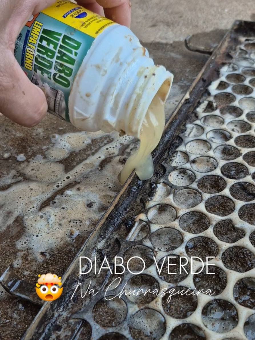 Diabo Verde na grade da churrasqueira  #faxina #faxinando  #limpeza #limpezapesada #rotinadedonadecasa #rotinadelimpeza  #diaboverde 