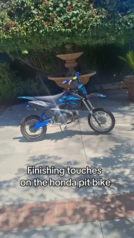 honda pit bike build looking way too clean #pitbike #dirtbike #mototok #minibikelife #hondacrf #build #blowthisup #viral #fyp 