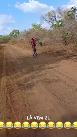 😂😂😂😂 #😂😂 #humor #engracado #queda #bicicleta #2L #😂😂 