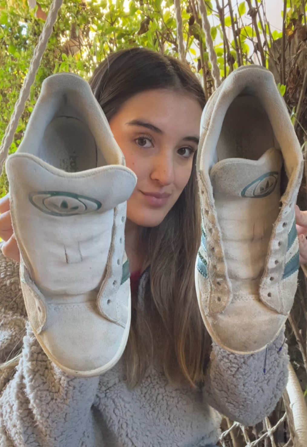 misión imposible: limpiar zapatillas de gamuza, este trucazo se lo vi a @Jo García 🧸ྀི y está aprobado 🫡  #limpiargamuza #adidas #gazelle #campus #gamuza #sneakers #tutorial 