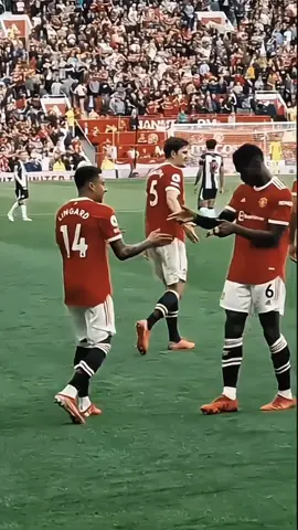 Pogba x Lingard dance 🕺🏾🇫🇷🏴󠁧󠁢󠁥󠁮󠁧󠁿 #football #footballtiktok #france #england #pogba #lingard #fouryou 