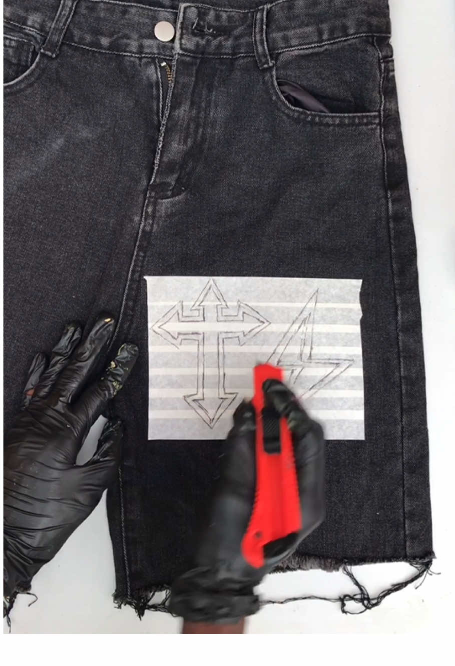 Custom pants 👖✨🎨 #anbalou #anbaloukapmennen #yowatis #custom #tizo888 #tizograff #art #painter #painter #paintingart #haitiantiktok🇭🇹 #viral #petionville #howtodraw #tutorial #arttutorial #paintingart 