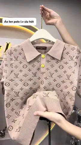 Áo len l.v polo xổ bẻ siu hót #xuhuongtiktok #thoitrangnu #viralvideo #hottrend #moingaymotoutfit #macdepmoingay 