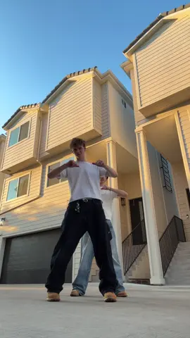 this is tufff 😭🔥 w/ @4 #duo #dance #losangeles 