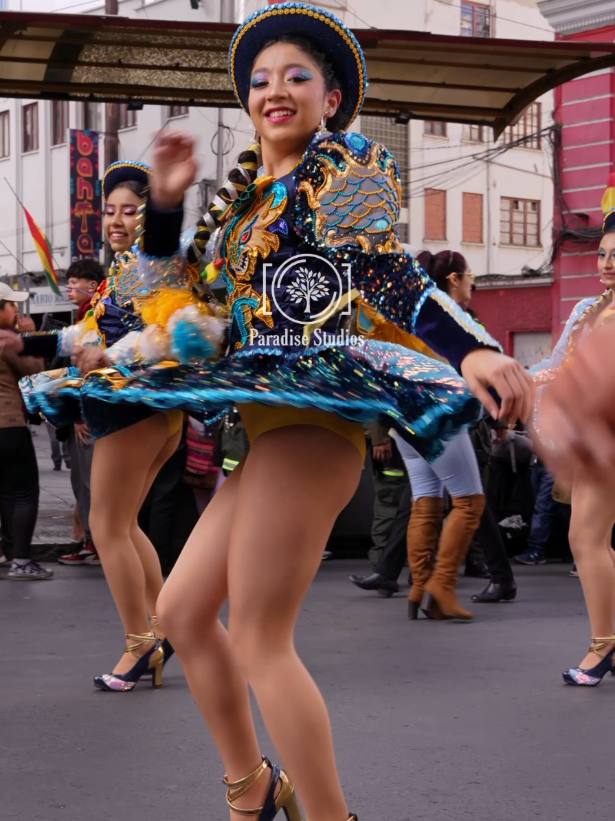 🇧🇴 Encuentro mundial de danzas bolivianas 🇧🇴  🎬 Video: Alvaro P.  @OBDEFOLK  #LaPaz #Bolivia #Caporales 