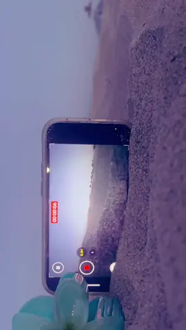 beach dayy | @frey frey @Liv #mallorca #beach #Running #sunset #phone #hairclip #fyp #sand #phone #apple #iphone #record #run #makemefamous #makemegoviralplease❤ #loveyou #girls #cousin 