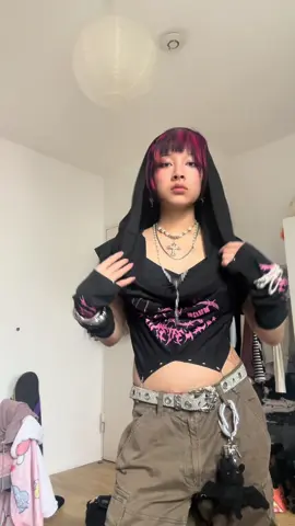 honestly slay cuz u can even wear it without the hood too  #fyp#outfitinspo#fashion#styling#OOTD#thrifting#grwm 