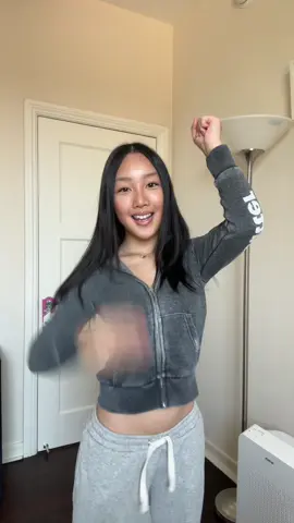 jet 2 holidayyy dengerin lagu bukan cinta terus ya gaesssss 🥰 #maleaemma #jet2holidays #fypシ #masukberanda #untukmu 