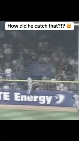 27 years ago today, Ken Griffey Jr. made one of the most electrifying home run robberies ever! (via @MLB) #halloffame #kengriffeyjr #MLB 