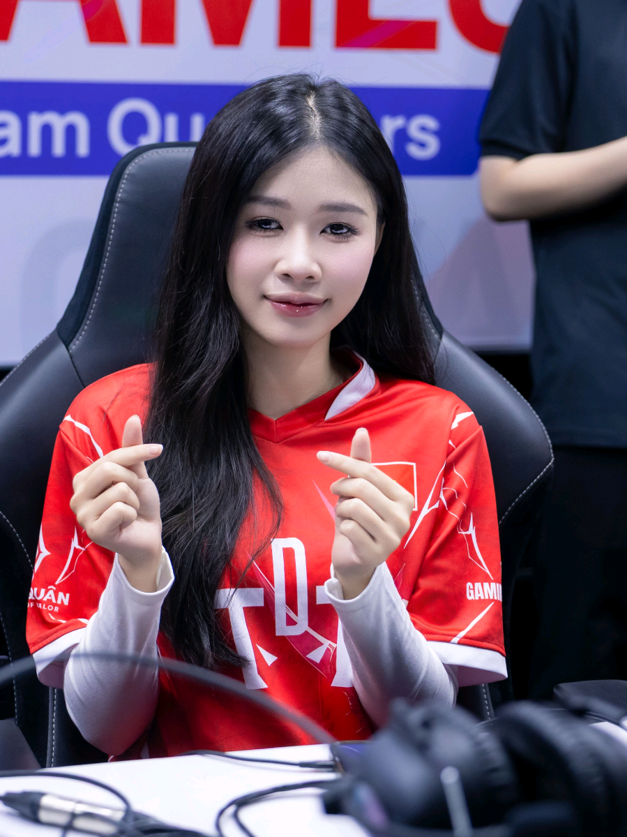 Captain Shizuka cực cháy trong ngày thi đấu hôm qua dưới sự dẫn dắt của HLV Ps Man!!! 😍😍😍 #seagames33 #lienquanmobile #vanheoxinh #vhx #shizuka #tdtshizuka 