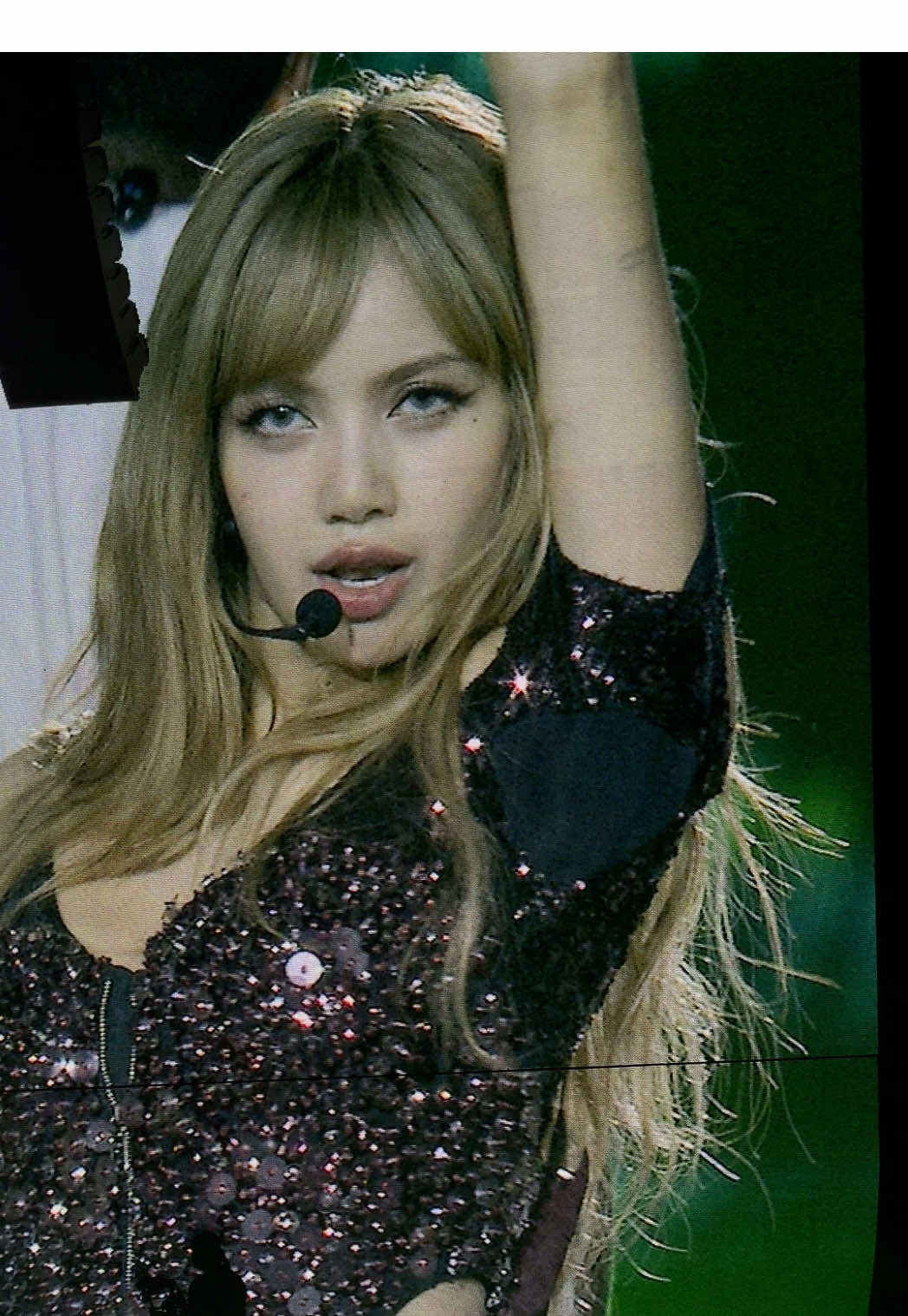 @LISA woke up feeling like F*CK UP THE WORLD🩷🖤 #lisablackpink #lalisa #blackpink #deadlinetour #barcelona #blink 
