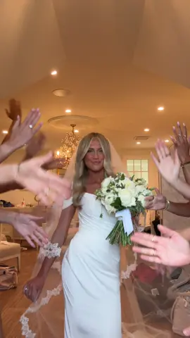 She's MARRIED!!!!!!😍😍😍 @kelseydickson 