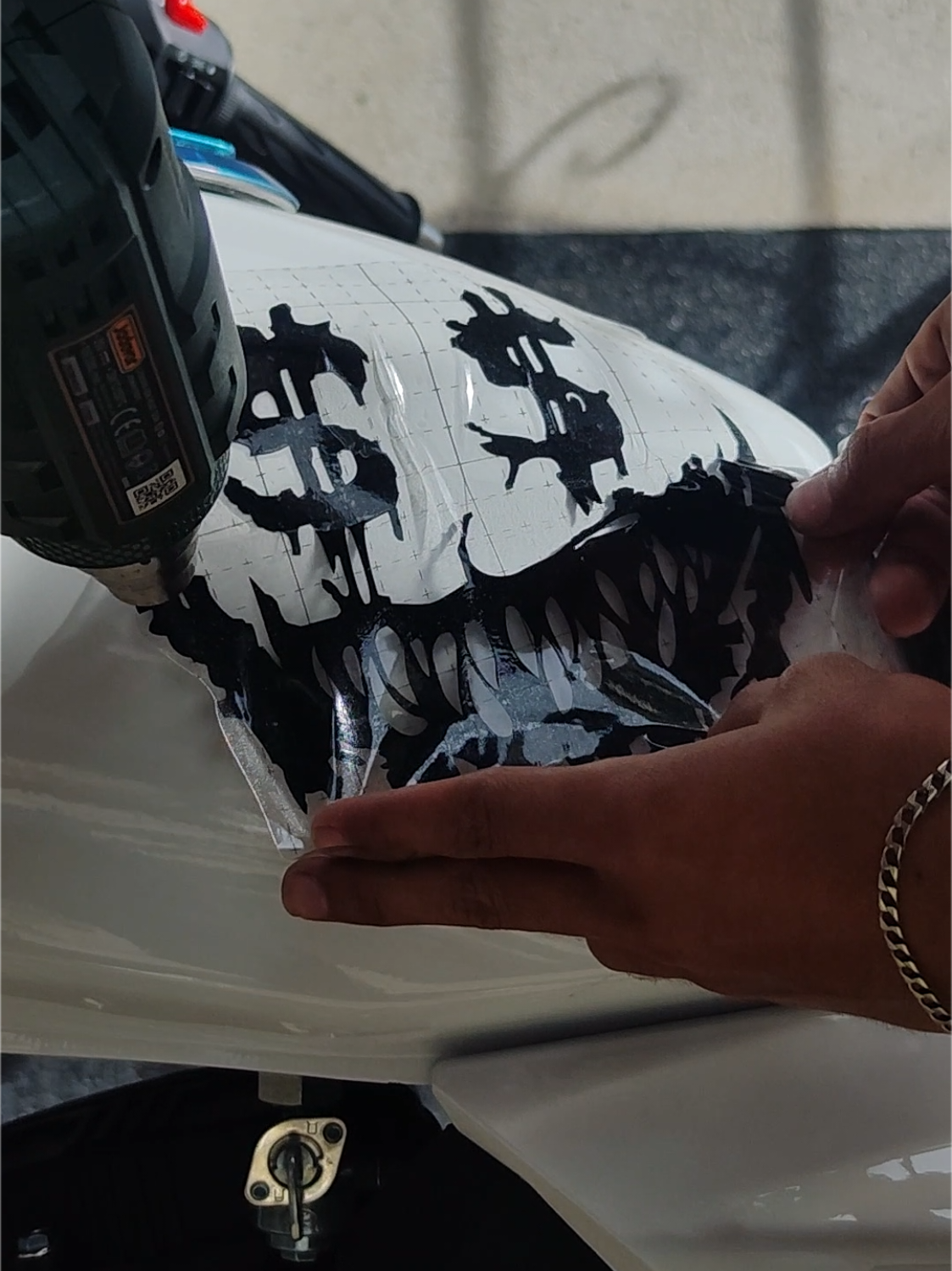 Etiquetas Personalizadas para motos📸 #etiquetas #calcomanias #calca #pegatinas #sticker #motos #brf #bera #motociclista #venezuela #peru🇵🇪 #chile #ecuador #colombia #paratiiiiiiiiiiiiiiiiiiiiiiiiiiiiiii #fyp #tendencia 