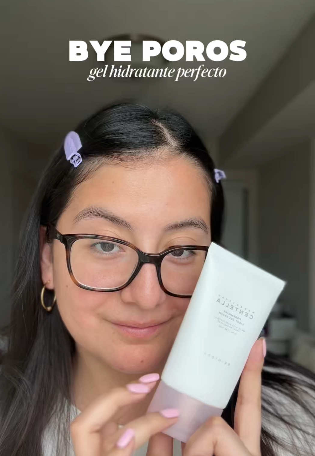 Mi nueva aliada para una piel hidratada y con poros menos visibles 💕 La textura en gel es fresca, ligera y deja un acabado suuuper suave!  Perfecta para esos días en que quiero cuidar mi piel sin sentirla pesada💧✨ @SKIN1004 US #GoViralWithSKIN1004Challenge #centella #skincare #skin1004 #koreanskincare #skincareroutine #overnightcream 