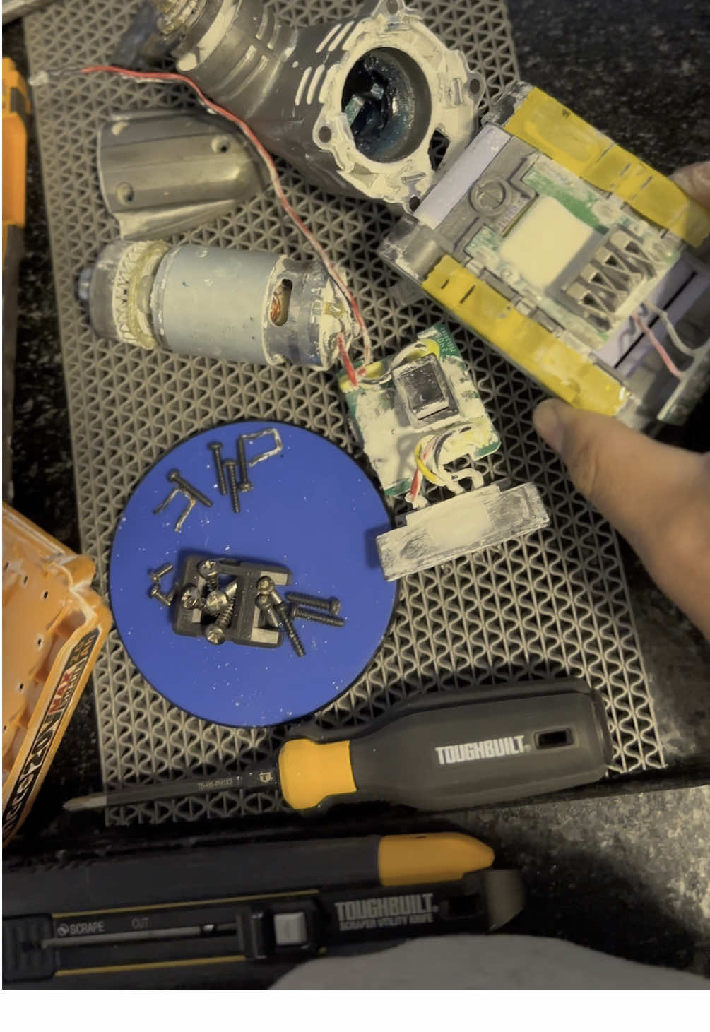 Limpeza e manutenção após 01 ano de uso! #ferramentas #eletricista #toolsetup #tool #ingco #ingcotools #asmr #asmrvideo #eletrica #tiktok #manutencao #pov #povstories 