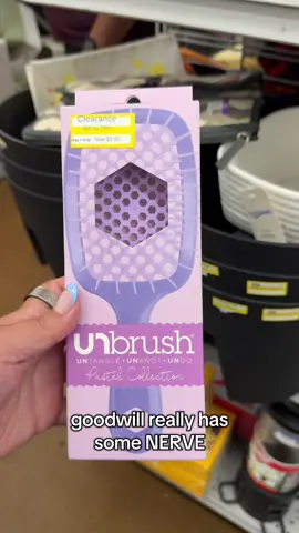 at least take the clearance tag off girl #goodwill #goodwillfinds #thrift #thrifting #goodwillhaul #thrifthaul #thriftwithme 