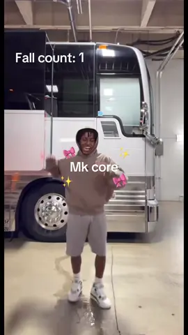 I want Mk to notice me like so bad 😔😔😔 @Mk🇪🇹 also sorry it’s so shortt #zombies4 #Mk #vampires #mkcore #falling #hubby🤭 #funny #realatable #fyppp #govirall 