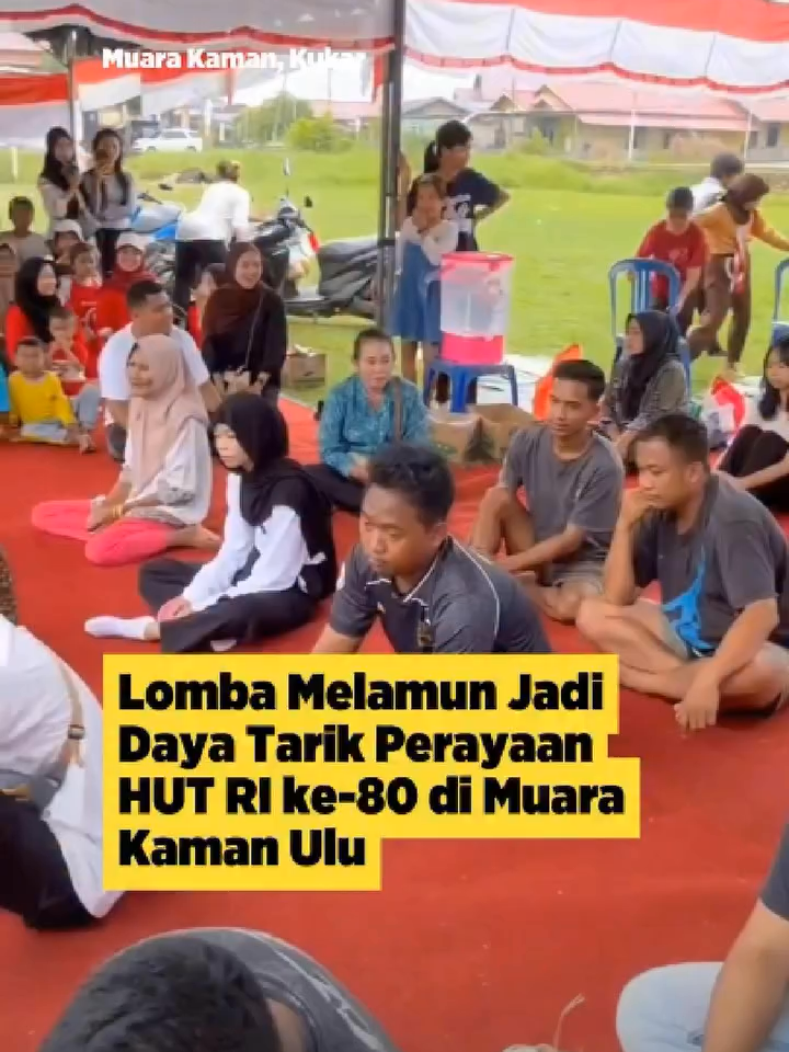 Lomba melamun menjadi salah satu daya tarik perayaan HUT ke-80 RI di Desa Muara Kaman Ulu, Kukar, Sabtu (9/8/2025). Puluhan peserta dari berbagai usia duduk termenung selama 1 jam sambil bertahan dari gangguan penonton. Acara ini merupakan bagian rangkaian kegiatan sejak 3 Agustus, mulai dari tradisi beseprah hingga lomba tradisional seperti hempas bantal, balap karung, dan tarik tambang. Pemenang lomba melamun ditentukan oleh tiga juri melalui rekaman video, dengan penilaian ekspresi peserta. #HUTRI80 #MuaraKamanUlu #Kukar #LombaUnik #TradisiDaerah #LombaMelamun #Kaltim #KalimantanTimur #BeritaHariIni #InfoTerkini #KabarTerkini #KaltimToday