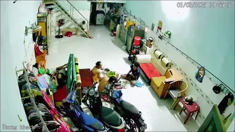 3 anh ,em tui ăn cơm 😁