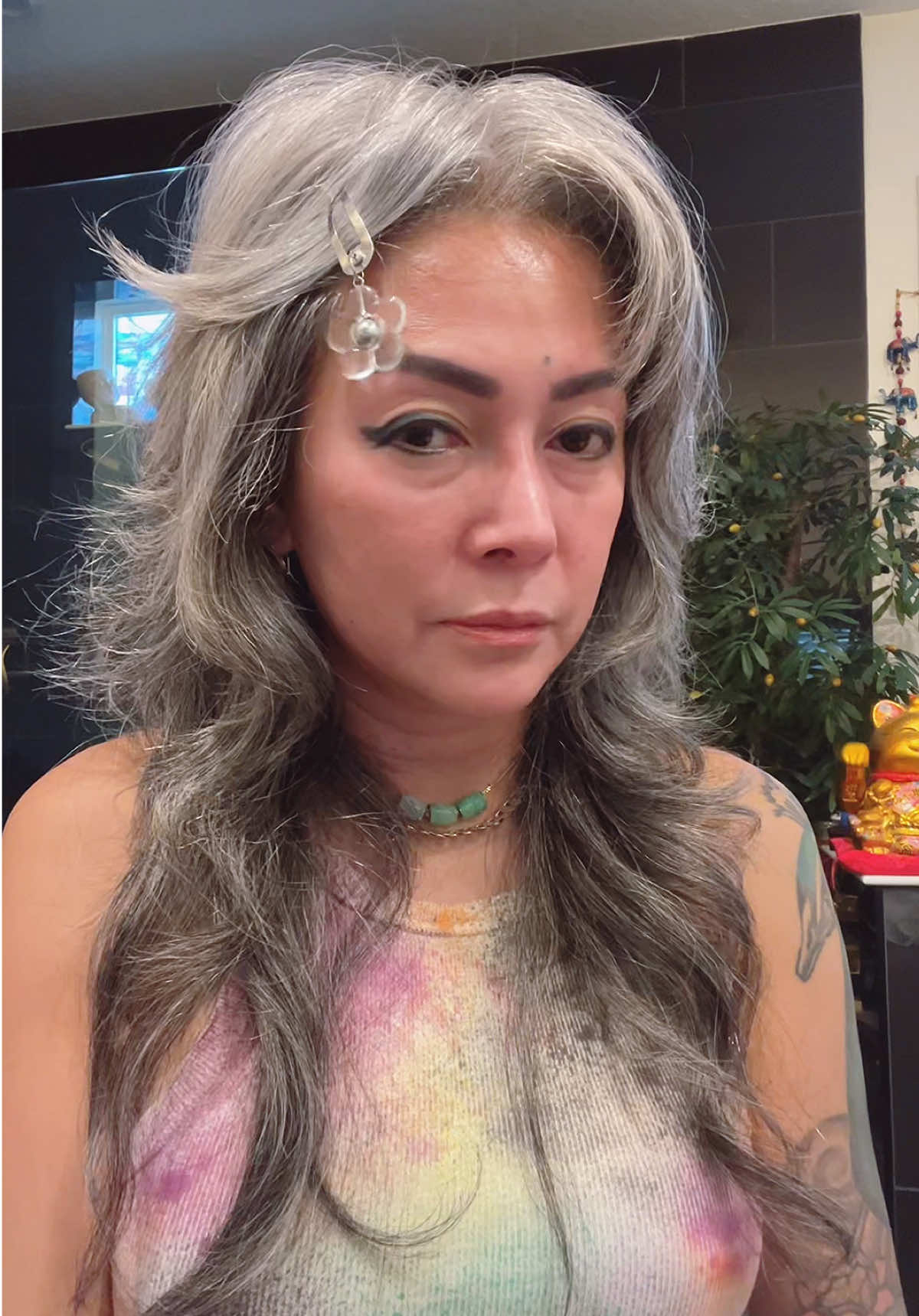 Anyone seen these dangling hair clips? 😊👩🏼‍🦳❤️ #tiktokover50 #over50club #genx #orlandoflorida #over50women #silverhair #naturalgreyhair #naturalsilverhair 