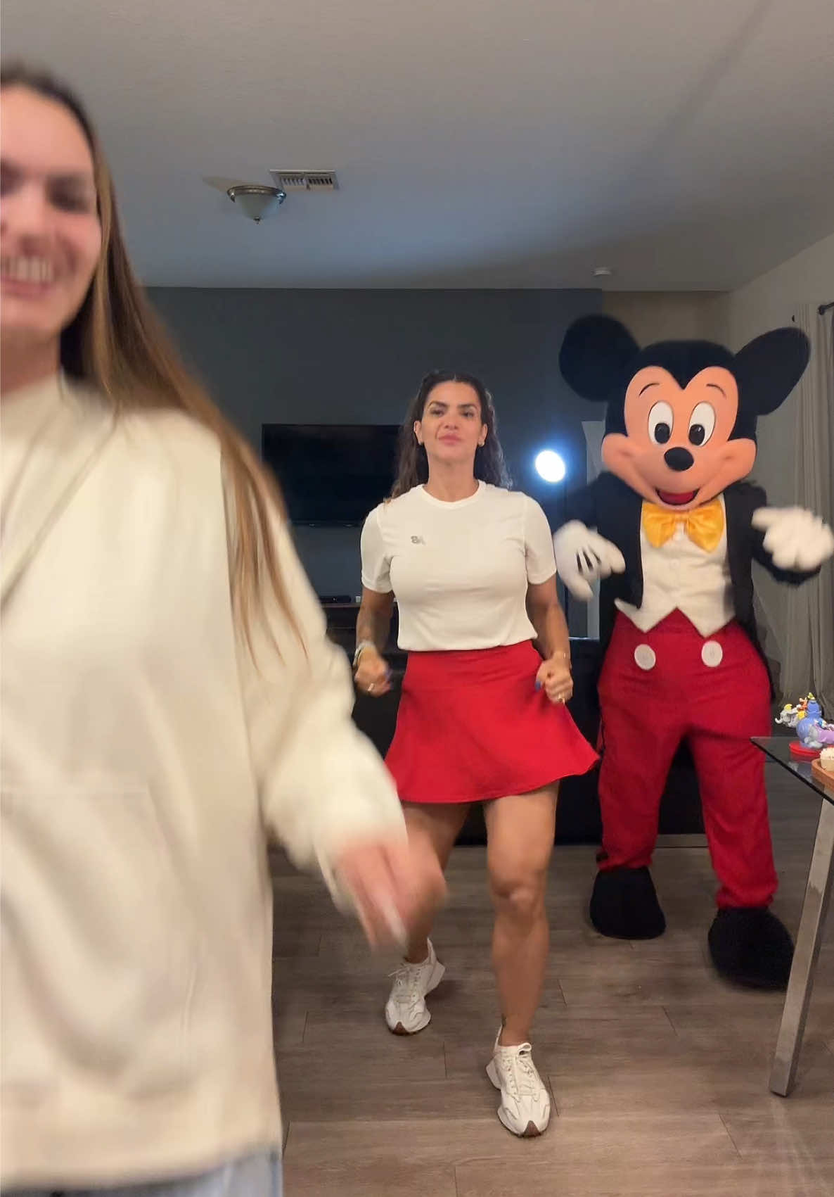 VEM AQUI QUE O MICKEY TA MANDANDO!!!!   @oficialkellykey 