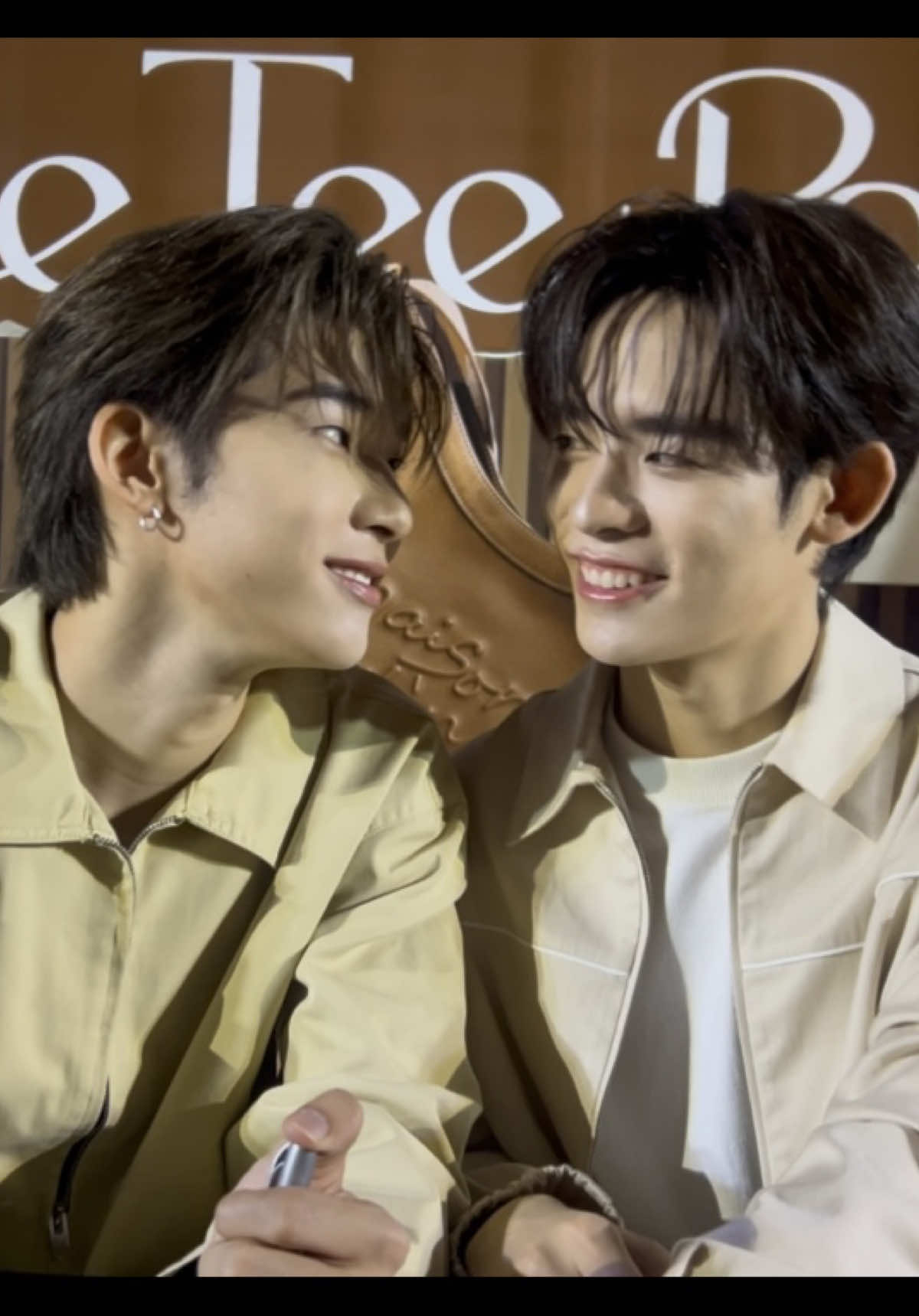 ใครแกล้งสาววายขอให้เป็นแฟนกัน จบ (แต่มันมี truth 2 ข้อจริงๆ55555 เชื่อกันหน่อย) ขอเวลาเพิ่ม 10 นาทีได้มั้ยๆๆ ยังคุยไม่จบ @teetee.wpc @Porsuppakarn  #TeeTeePorxMaisonMylene #twnpich #porsuppakarn 