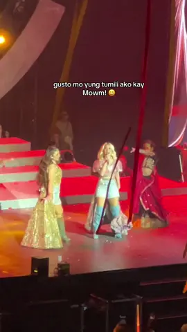 Akala ko d na siya magpe-perform, grabe ka Mowm! #klang  Ang saya lang! 😍  Gusto mo yung tumili ako 🤭 #fyp #superdivasconcert #regine #viceganda 10/10 ang concert na ituu 🥰
