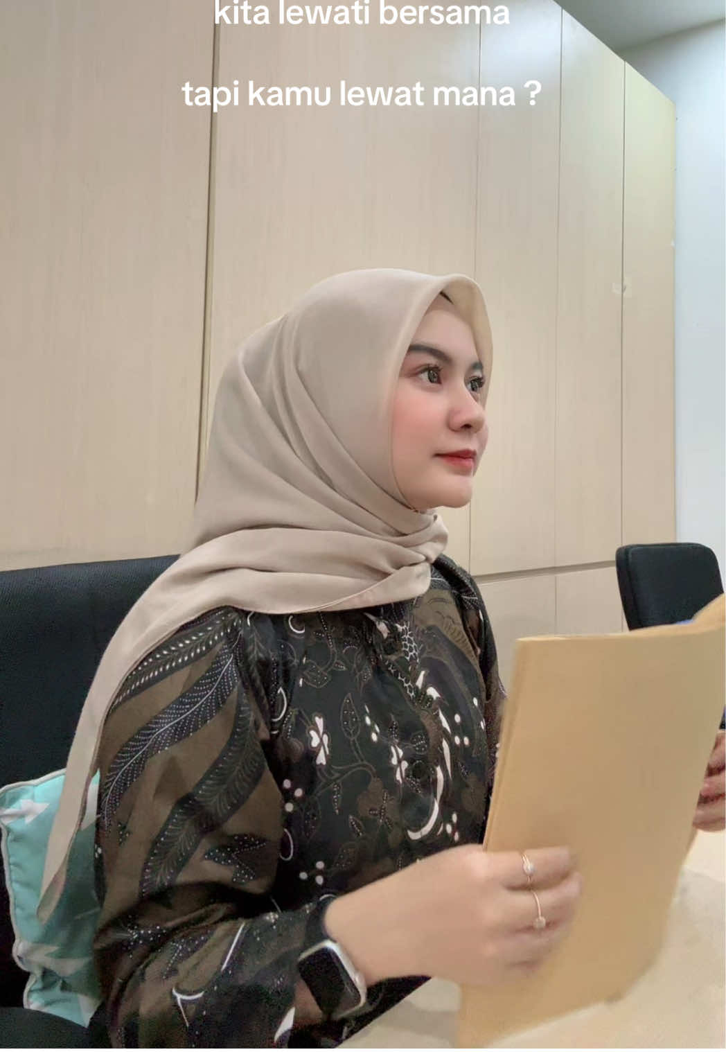 setuju ga kalo aku jualin kerudung  paris jepang yg kualitasnya premium 🥰 #trending #parisjapan #kerudung #fy #trend #fyp 