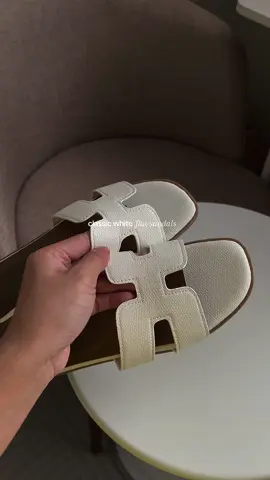 pretty white retro flats #sandals #sandalsforwomen #flatsandals 