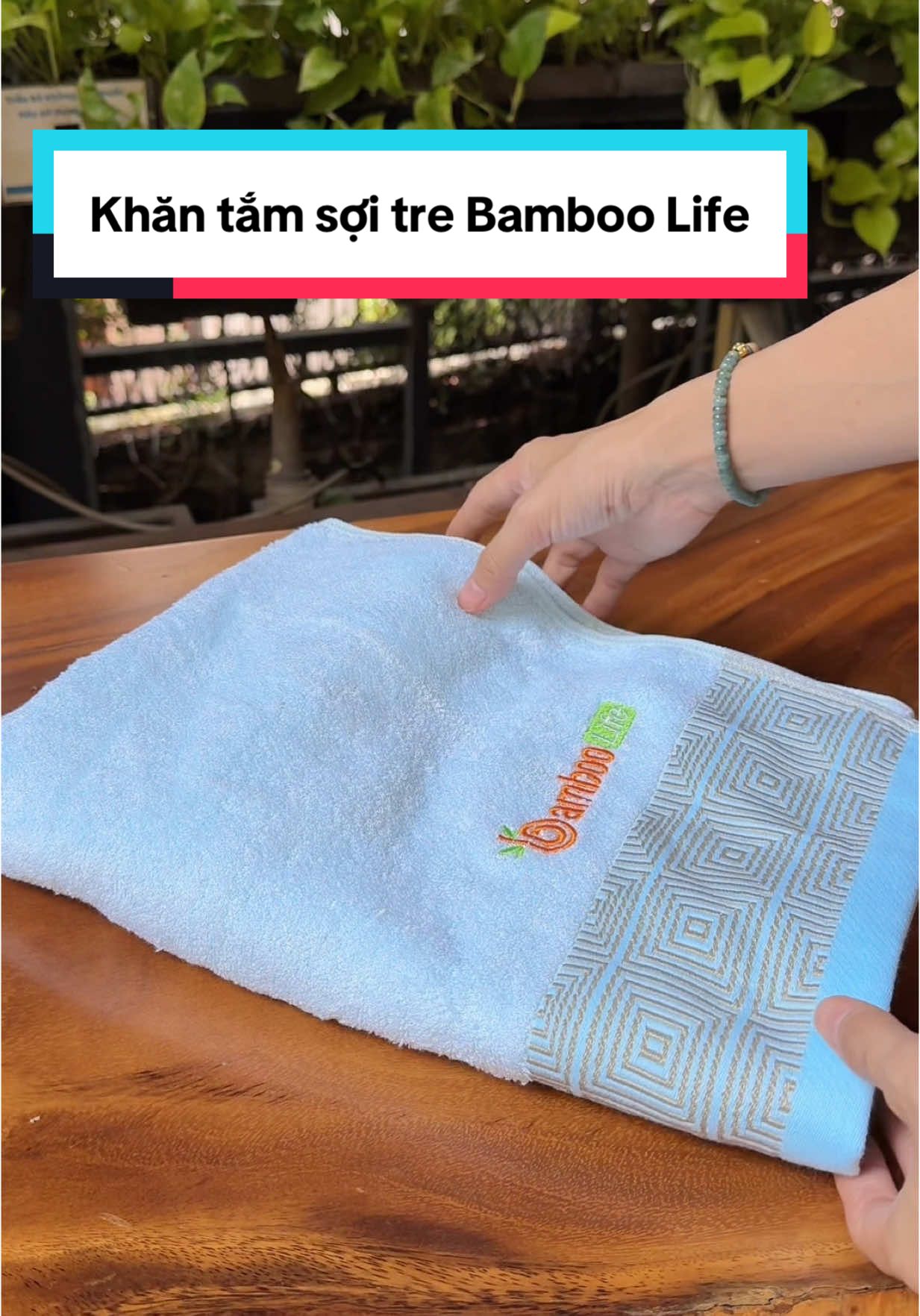 Khăn tắm sợi tre Bamboo Life kháng khuẩn, thấm hút tốt gấp 3 lần so với khăn thông thường #khantamsoitre #bamboolife #khantamcaocap #khanmat #khantam #xuhuong #khanchobe #mebimsua #embe 