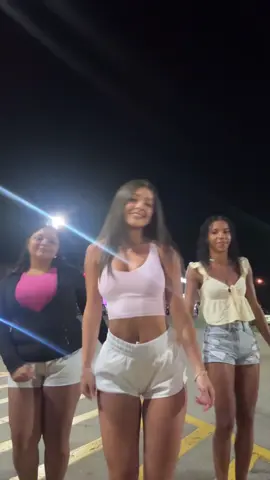 w the girls 🫂 #fyp 