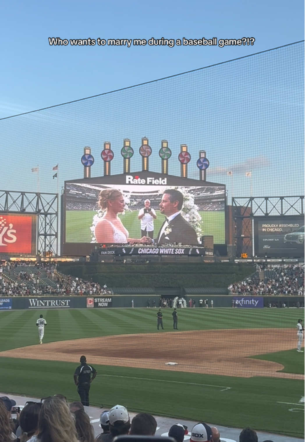 This couple got married at the Chicago White Sox game today and it made me want to get married at a baseball game or maybe at ford field if the @Detroit Lions allow it😍 #MLB #whitesoxs #chicagowhitesox #baseball #baseballfan 