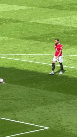Cunha’s penalty from the Fiorentina game in front of the Stretford End!🔴🇧🇷#cunha #mufc #ggmu #oldtrafford 