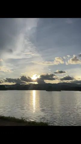 喜欢晴天 喜欢今天 也喜欢有你的每一天。#风景 #文案 #热门音乐 #fyp 