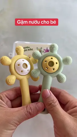 Bé 3 tháng trở lên đã biết gặm nướu silicon cao cấp không khuẩn ,mềm mại không mùi.#ngamnuouchobe 