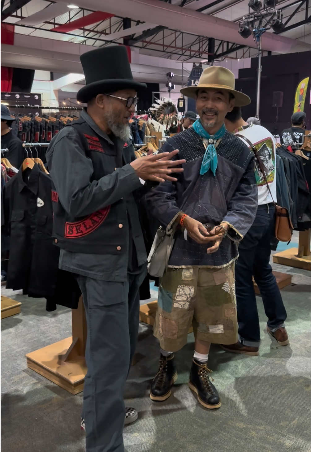 Fashion bapak bapak kece di event art of speed malaysia #fashion #ruggedstyle #workwear #outfitideas #vintageclothes 