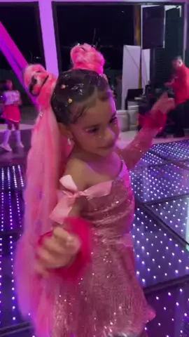Amigos ya salió 🩷🩷🩷🩷🩷🩷 las Mini influencers #detrasdecamaras #eventos #videomusik estiquetemen en sus videos #LIVEIncentiveProgram #LIVEStory #PaidPartnership 