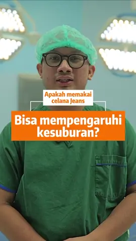 Celana Ketat & Kesuburan Pria — Perlu Waspada? Banyak pria merasa nyaman memakai celana jeans ketat atau celana dalam yang ketat. Tapi, tahukah kamu bahwa kebiasaan ini bisa berdampak pada kesuburan? Kenapa bisa begitu? Testis memerlukan suhu yang sedikit lebih dingin dari suhu tubuh inti agar dapat memproduksi sperma secara optimal. Ketika kamu terus-menerus memakai celana yang terlalu ketat, terutama dari bahan yang tidak menyerap keringat, suhu di sekitar testis bisa meningkat. Dampaknya? ➤ Penurunan kualitas sperma ➤ Jumlah sperma bisa berkurang ➤ Pergerakan sperma menjadi terganggu Jadi, buat kamu yang sedang merencanakan kehamilan, sebaiknya hindari kebiasaan pakai celana ketat terlalu sering. Pastikan untuk: ✔ Memilih celana dalam dan celana luar yang longgar dan nyaman ✔ Gunakan bahan yang menyerap keringat ✔ Beri ruang bernapas untuk organ reproduksimu! Jaga kesuburan, mulai dari kebiasaan sehari-hari. #UrologyExpert #KesuburanPria #SpermaSehat #CelanaKetat #Urologi #KesehatanReproduksi #FaktaMedis 
