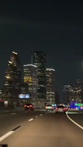 Evening drive through the heart of Houston #citynights #downtownvibes #fypシ #houstonlife #texasvibes 🇺🇸