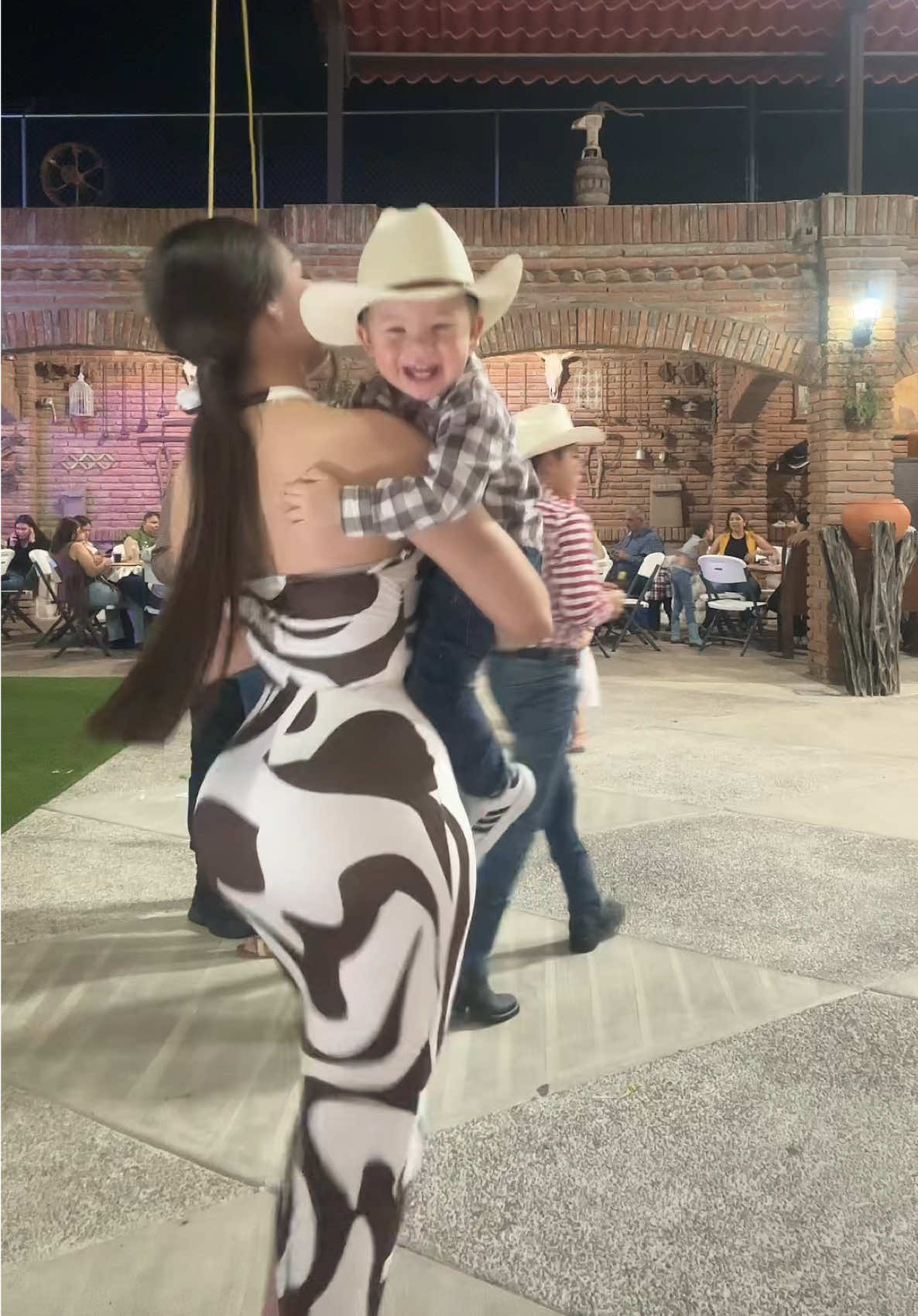 Es su canción favorita de todas 🤣😍 #fyp #alameñosdelasierra #sobrino #tia 
