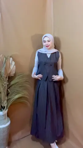 Rekomendasi setelan vest dan rok salur. OOTD makin sat set karena ga perlu mikirin setelan nya lagi biar keliatan matching🤪🥰 #rekomendasi #oneset #onesetrok #setelanwanita 