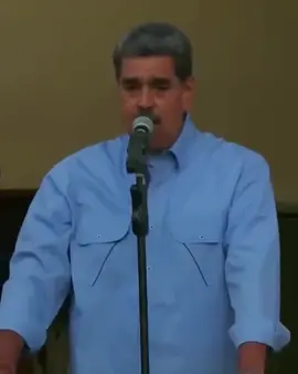 Nicolás Maduro desafía a Donald Trump a ir por él al Palacio de Miraflores El presidente de Venezuela, Nicolás Maduro, lanzó un reto directo a su homólogo estadounidense, Donald Trump, llamándolo “cobarde” después de que el Gobierno de EE. UU. ofreciera una recompensa de 50 millones de dólares por su captura. Maduro lo invitó a buscarlo personalmente en el Palacio de Miraflores.
