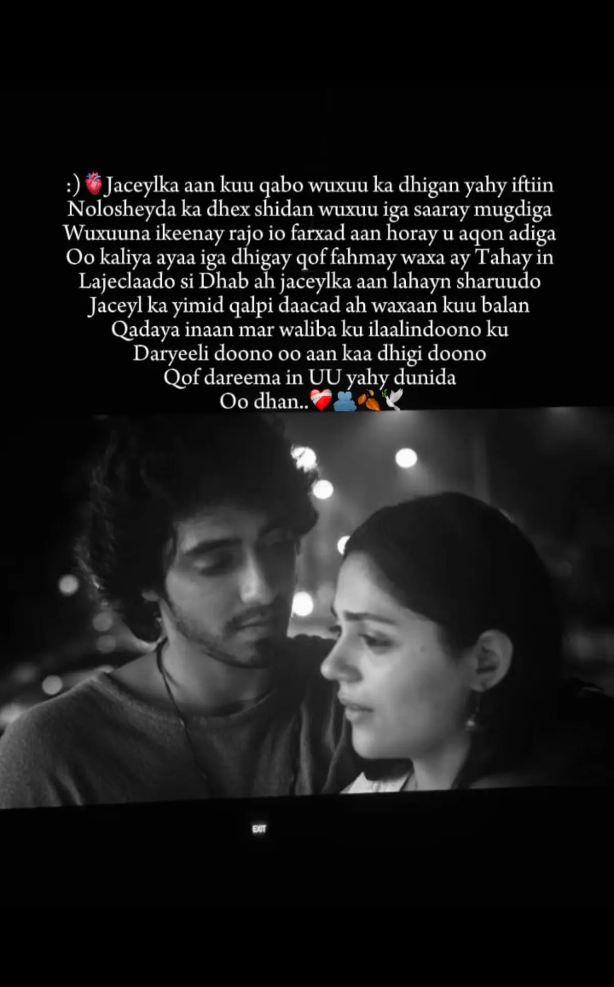 Waxaa laga yaabaa in dad badan oo dunidaan ku nool ay jacayl sheegtaan, balse jacaylka adiga aan kaa helay ma aha mid la is barbardhigi karo. Ma aha oo kaliya in aad i jeclaatay, balse waxaad i jeclaatay aniga oo aan ahayn qof dhammeystiran. Adigu waxaad i garab istaagtay xilli aan dunidu il ekeyd mid gudcur ah, xilli niyaddeydu jabneyd, xilli dadka badankood i dayaceen adiguse waad ii taagnayd, adigaa i qabsaday gacanta oo ii sheegtay in aan qiimo leeyahay. Wanaagga aad il samaysay, kama sheekeyn karo hal mar, maxaa yeelay waa mid farabadan oo aan xusuusto xilli kasta. Xanuunkii nolosha aad bay ii dilayeen mararka qaar, balse adigu waxaad ahayd daawada aan u baahnaa. Markii dhammaan albaabadu ii xirmeen, adigaa i furay albaao kalgacal, i tusay in aan weli rajo leeyahay, in aan weli la jecel yahay. Marna ma illoobi karo maalmaha aad i la fariisatay anigoo murugaysan, marna aadan hadlin ee kaliya iga dhageysanaysay. Ilinta iga soo dhacaysay adaa masaxayay, dareenka iga burburay adaa dhisayay. Waan ogahay in aadan waajib ku qabin inaad sidaas iigu dulqaadato, balse jacaylka aad ii qabtay ayaa kaa dhigay geesiyad qalbi weyn leh. Qofkasta wuxuu arki karaa quruxdaada muuqata indhahaaga nuurka leh, dhoolla cadeyntaada galbiga shidaysa laakiin anigu waxaan arkay qurux kale 0o qoto dheer: qalbigaaga naxariista badan, daacadnimadaada, dulqaadkaaga, iyo naftaada furan ee wanaagga u taagan..👸🏻🥹❤️💐😭👸🏼#jaceyl #fyp #smalitiktok #somaliromantic #erayojaceyl❤💯 #samali #vilar #creatorsearchinsights2025 #