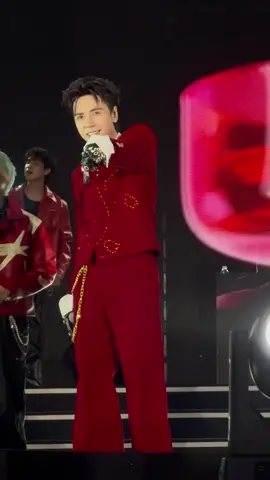 Tổng tài đêm qua 🔥 như outfit lun🙈🥵  Cre:dieuhong.poppy #tìnhdauquachen #vconcert #mydinh #QuangHungMasterD #amyhoang98 