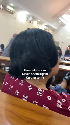 Suka dukanya punya rambut ubanan kalah saing sama ibu sendiri #greyhairdontcare #grayhair 