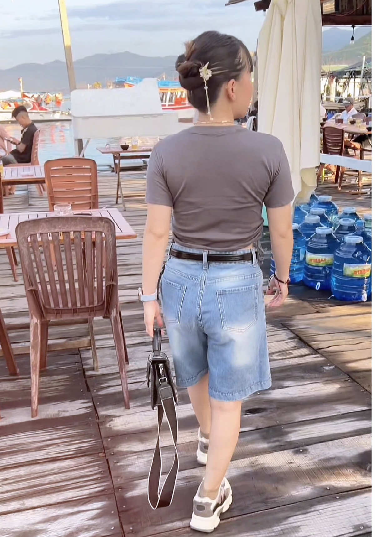 Ngày hôm nay sẽ tốt hơn ngày hôm qua 👉và tương lai sẽ tốt hơn bây giờ.  😜Hãy cố gắng hết mình để đạt được những thứ mình muốn.