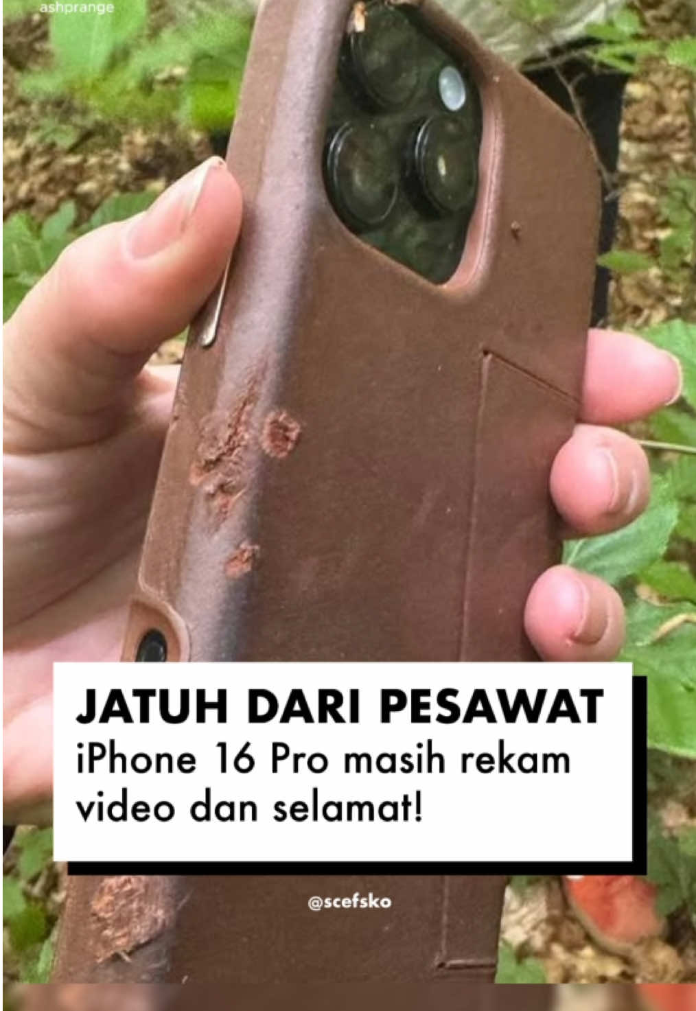 Conservationist Ashley Prange sedang merekam video memakai iPhone 16 Pro di dalam pesawat kecil saat tiba-tiba teleponnya terlepas dan jatuh ke luar. Ponsel itu terjun lebih dari 2.600 kaki dengan kecepatan pesawat sekitar 110 knots. Meski begitu, ia membuka aplikasi Find My, melacak lokasi terakhir dalam hutan lebat di Lembah Rhein, dan menemukan iPhonenya utuh dan berfungsi normal, tanpa retakan di layar, serta menyala seperti biasa. Keberhasilan ini dikaitkan dengan kualitas build in iPhone 16 Pro dan armor case Bellroy yang digunakan.   Coba komen seberapa awet iPhone lo? 🫵🏽👀 Source: ashprange #iPhone16Pro #iPhone16 #Apple 