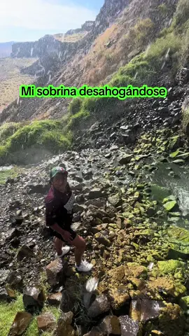 Mi sobrina desahogándose #terapia #cascada #naturaleza #soyraul