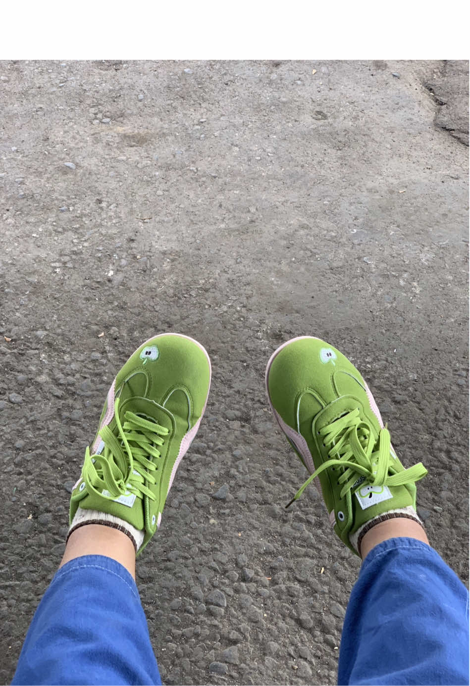 Ga cuman ada warna ijooo. Semua warna dan modelnya lucu2 ihhh