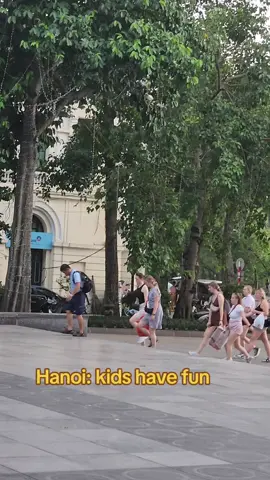 Hanoi: kids have fun #fypシ゚viral #vietnam #tiktokviral #fyp #traveltiktok 